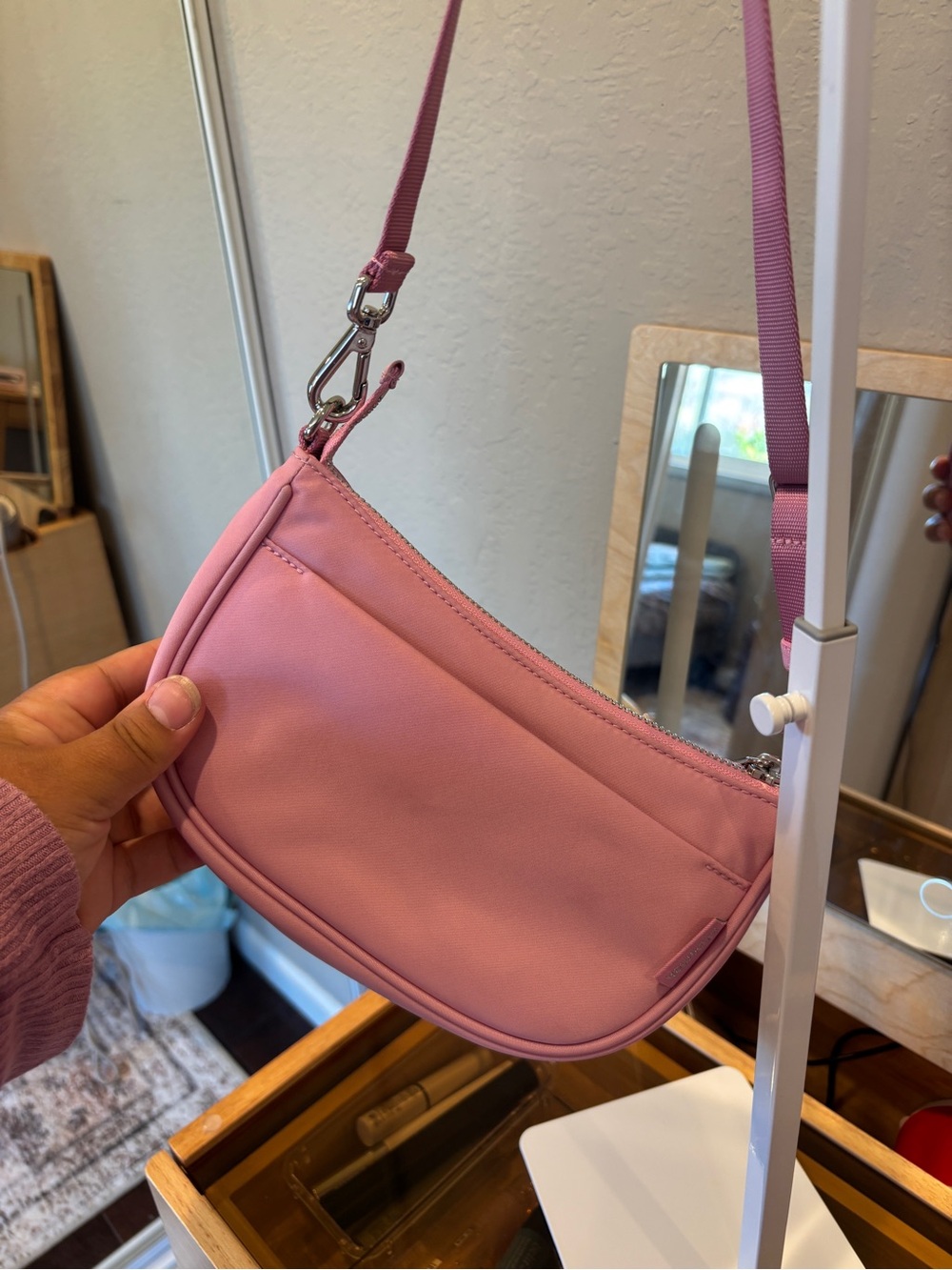 Lululemon City Essentials Mini Shoulder Bag 1L Pink - Picture 3 of 4